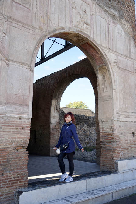 Ludella Hahn in Pompeii