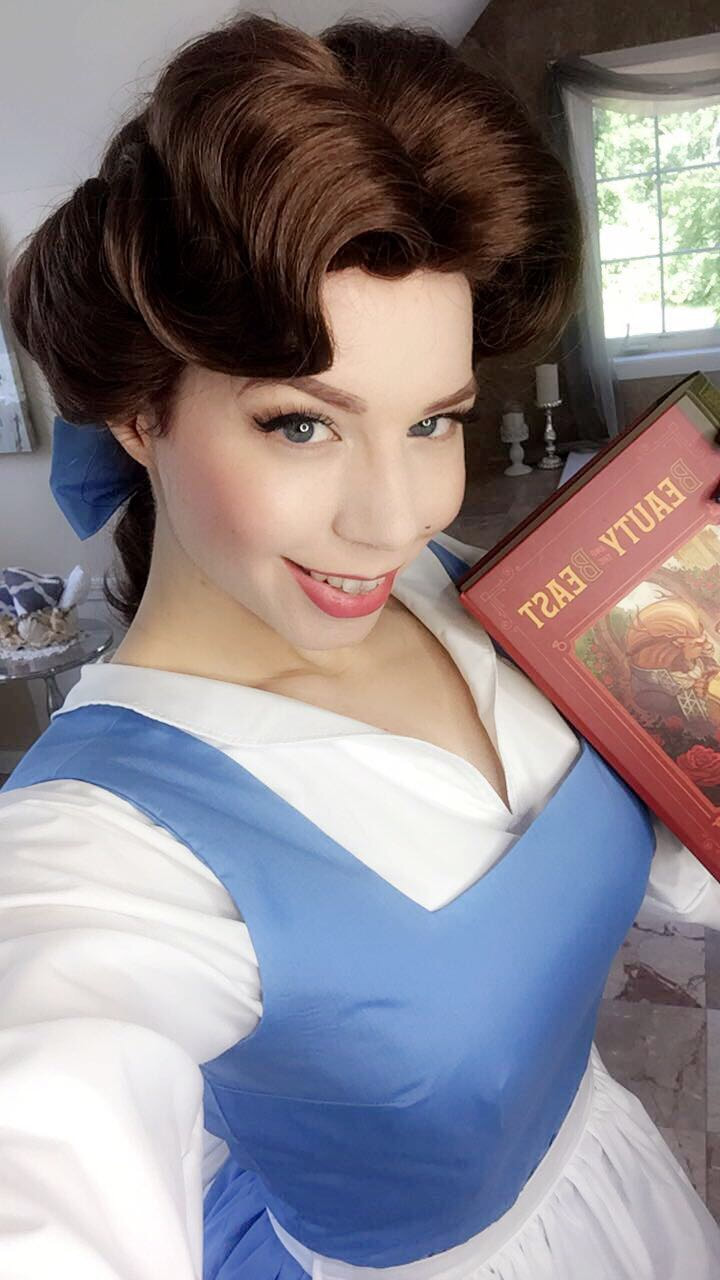Ludella Hahn in Belle cosplay